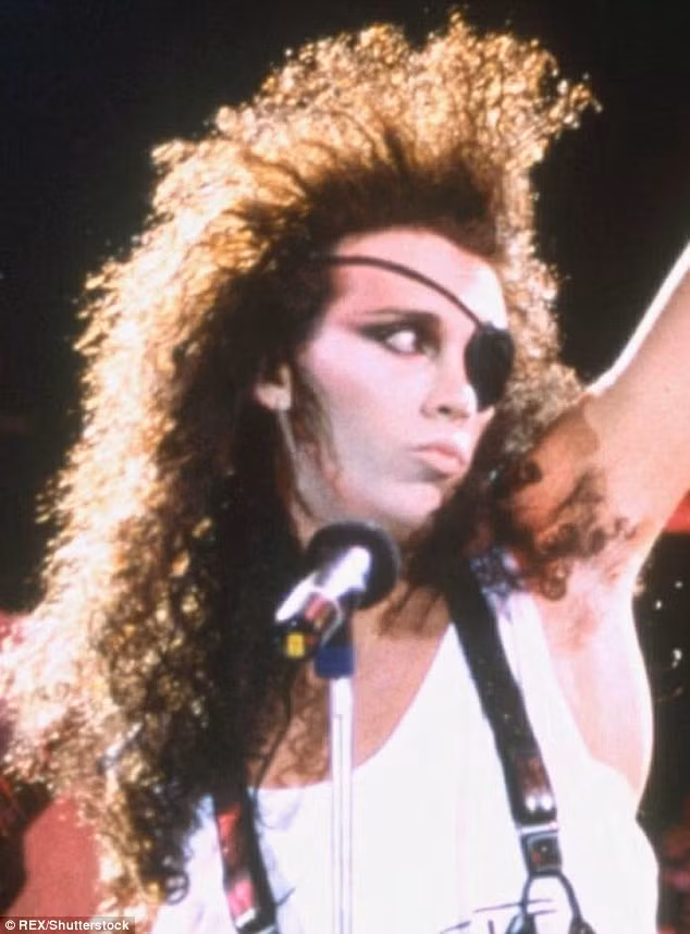 Hình ảnh Pete Burns những năm 1980, khi chưa dao kéo. (Ảnh: REX).