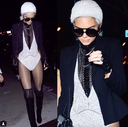 Kendall Jenner đội tóc trắng giả, buộc túm đằng sau để hóa thân thành nhà tạo mẫu nổi tiếng Karl Lagerfeld đi dự tiệc Halloween 2015 (Ảnh: Instagram).