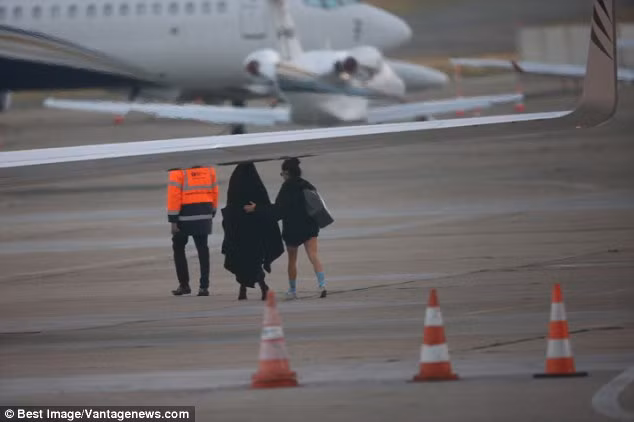 Ben trong can ho noi Kim Kardashian bi cuop nu trang-Hinh-8