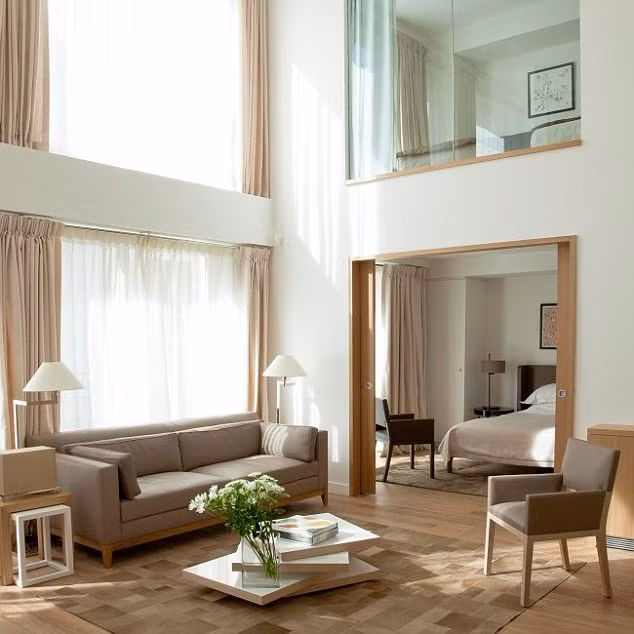 Ben trong can ho noi Kim Kardashian bi cuop nu trang-Hinh-7