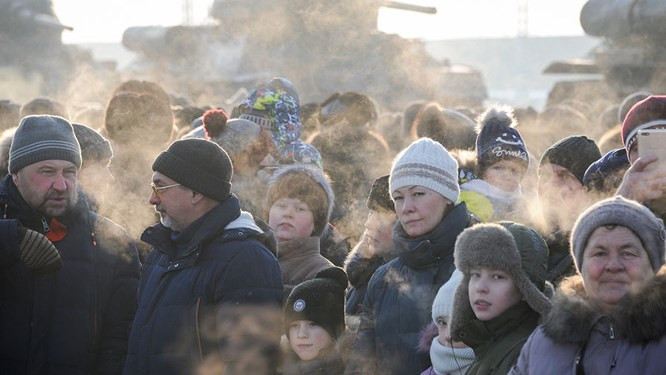 Nhờ sự đóng góp của người dân thị trấn, đoàn thanh niên đã có tiền sản xuất hai đoàn xe tăng và được các chiến sĩ xe tăng từ thành phố trực tiếp cơ động ra tiền tuyến. Để vinh danh chiến công này, ở trung tâm thành phố đã dựng một tượng đài xe tăng Thanh niên Cộng sản Irkutsk.