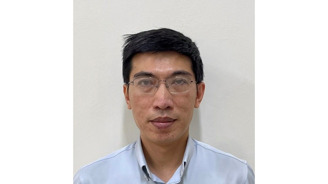 Tại Văn phòng Chính phủ có 4 cựu cán bộ bị khởi tố tội nhận hối lộ gồm: Nguyễn Quang Linh - Trợ lý Phó Thủ tướng Thường trực Chính phủ bị khởi tố ngày 27/9;