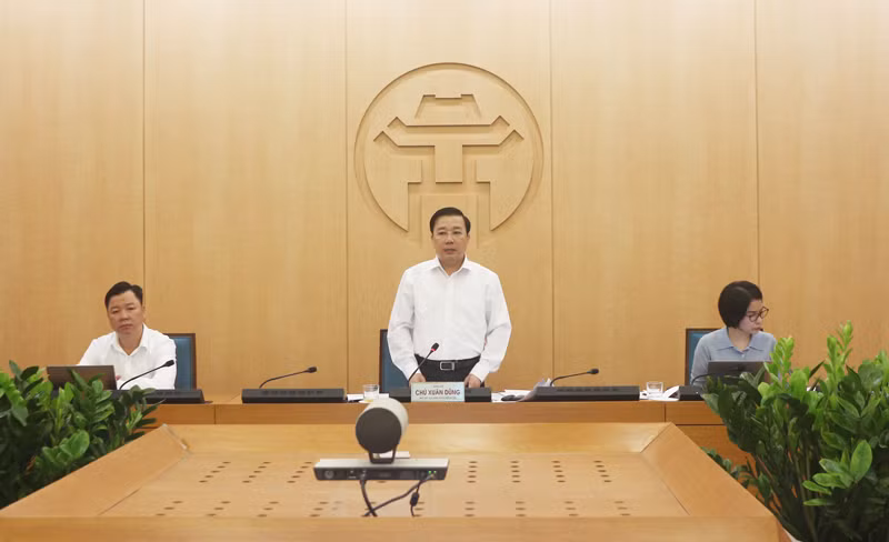 Từ 9/2003-9/2006: Phó Hiệu trưởng Trường THPT Trần Hưng Đạo, Hà Nội. Từ 10/2006 - 8/2009: Hiệu trưởng Trường THPT Phạm Hồng Thái, Hà Nội. Từ 9/2009-11/2014: Bí thư Đảng ủy, Hiệu trưởng Trường THPT Chu Văn An, Hà Nội. Từ 12/2014 - 10/2017: Phó Giám đốc Sở Giáo dục &amp; Đào tạo Thành phố. 