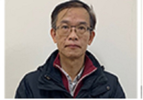 Cựu cán bộ Đại sứ quán Việt Nam tại Nga Lý Tiến Hùng: Ngày 3/12, Cơ quan An ninh điều tra Bộ Công an đã khởi tố bị can, bắt tạm giam ông Lý Tiến Hùng (SN 1969, nguyên cán bộ Đại sứ quán Việt Nam tại Nga, hiện là Chuyên viên Vụ Khoa học công nghệ và môi trường, Bộ Giáo dục và Đào tạo) cùng bị khởi tố về tội “Nhận hối lộ”.