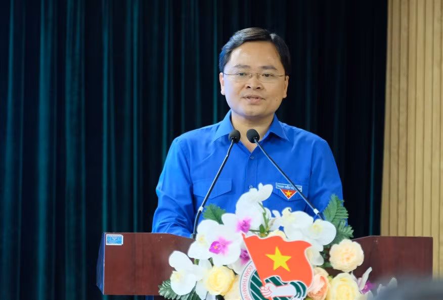 Ông Nguyễn Anh Tuấn từng là cán bộ Phòng Quản lý khoa học; giảng viên khoa Ngân hàng - Tài chính, Bí thư Đoàn Trường Đại học Kinh tế quốc dân (Hà Nội), sau đó là Ủy viên Ban Chấp hành Trung ương Đoàn khóa IX, Phó trưởng ban Thanh niên trường học Trung ương Đoàn. Trải qua nhiều vị trí công tác khác nhau tại Trung ương Đoàn, ngày 18/8/2014, Hội nghị Ban Chấp hành Trung ương Đoàn lần thứ VI, khóa X đã bầu bổ sung ông Nguyễn Anh Tuấn làm Bí thư Trung ương Đoàn nhiệm kỳ 2012 - 2017. 