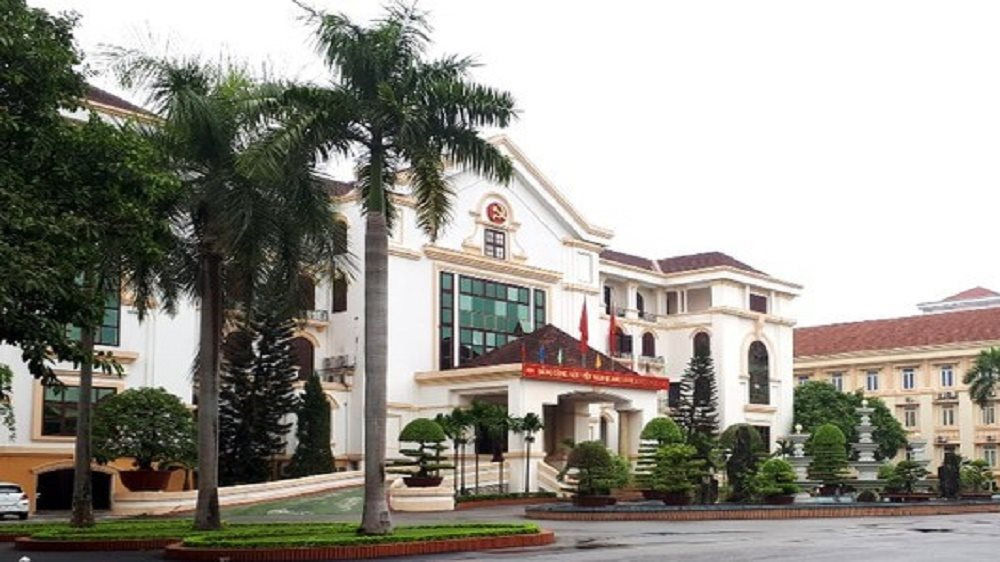 Ủy ban Kiểm tra Trung ương cũng quyết định kỷ luật khiển trách với nhiều cá nhân, gồm: ông Đỗ Minh Tuấn, Phó Bí thư Tỉnh ủy, Bí thư Ban cán sự đảng, Chủ tịch UBND tỉnh Thanh Hóa;