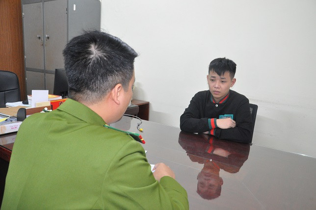 Sang Trung Quốc trốn truy nã hiếp dâm, nam thanh niên bị đuổi về nước Sang Trung Quoc tron truy na hiep dam, nam thanh nien bi duoi ve nuoc