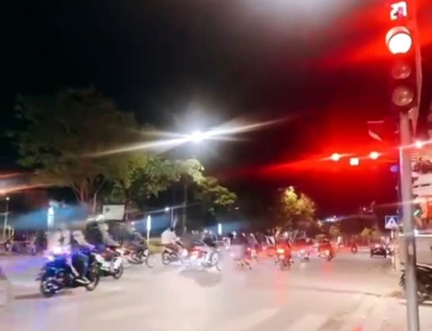 Hai Duong: Trieu tap 30 doi tuong gay nao loan, nem vo chai vao nha dan-Hinh-2