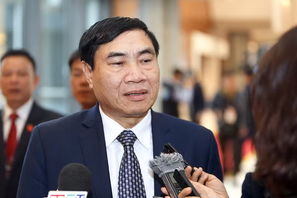 Tháng 1/2016 là Ủy viên Trung ương Đảng khóa XII; tháng 7/2019 giữ chức Phó Trưởng Ban Nội chính Trung ương. Tháng 1/2021 tại Đại hội đại biểu toàn quốc lần thứ XIII của Đảng, ông được bầu là Ủy viên Trung ương Đảng. 