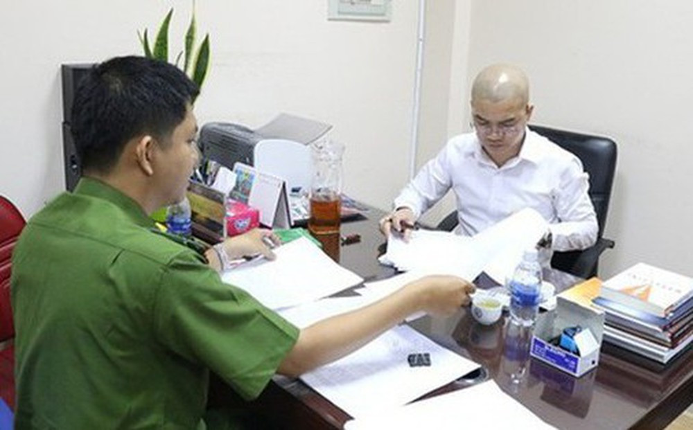 Theo cáo trạng, lợi dụng sự thiếu hiểu biết về pháp luật của nhiều người dân trong việc chuyển nhượng quyền sử dụng đất, Nguyễn Thái Luyện đã thành lập 22 công ty trực thuộc Alibaba, giao những người thân trong gia đình hoặc thân tín của Luyện làm người đại diện theo pháp luật của các công ty, sau đó tổ chức mua một số lượng lớn đất nông nghiệp. Để có tiền mua đất, Công ty Alibaba và các công ty cùng hệ thống tự lập dự án dân cư, phân lô trái pháp luật, đưa ra các thông tin không có thật như đây là các dự án có tính pháp lý đầy đủ, tự đặt tên các dự án để kêu gọi, lừa ký hợp đồng bán đất nền dưới dạng thổ cư để huy động tiền từ khách hàng.