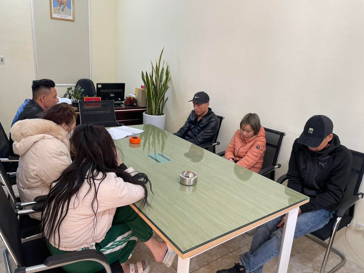 Hai Duong: Bat qua tang nhom nam nu “bay lac” trong karaoke Royal