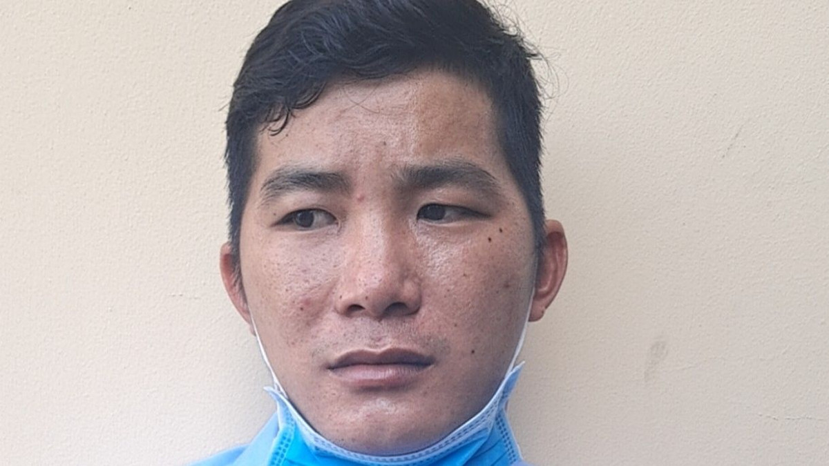  Sợ bị kiểm tra nồng độ cồn, tông xe vào CSGT: Ngày 10/12, Công an huyện Châu Thành, Bến Tre đã tạm giữ Nguyễn Văn Hiếu (SN 1994, xã Bình Thành, huyện Giồng Trôm, tỉnh Bến Tre) điều tra hành vi tông trọng thương một CSGT . Khoảng 22h50 tối 9/12, Hiếu điều khiển xe máy và bị tổ CSGT Công an huyện Châu Thành yêu cầu dừng, kiểm tra. Hiếu không chấp hành, tăng ga tông trực diện khiến trung úy Trần Văn Sang (Đội CSGT) ngã bị thương ở tay, vùng bụng, lưng, Hiếu tiếp tục tông lần 2 vào trung úy Sang. Hiếu thừa nhận uống rượu, bia, khi bị công an dừng xe, sợ bị kiểm tra nồng độ cồn nên điều khiển xe bỏ chạy. Nồng độ cồn của Hiếu là 0.5mg/lít khí thở.