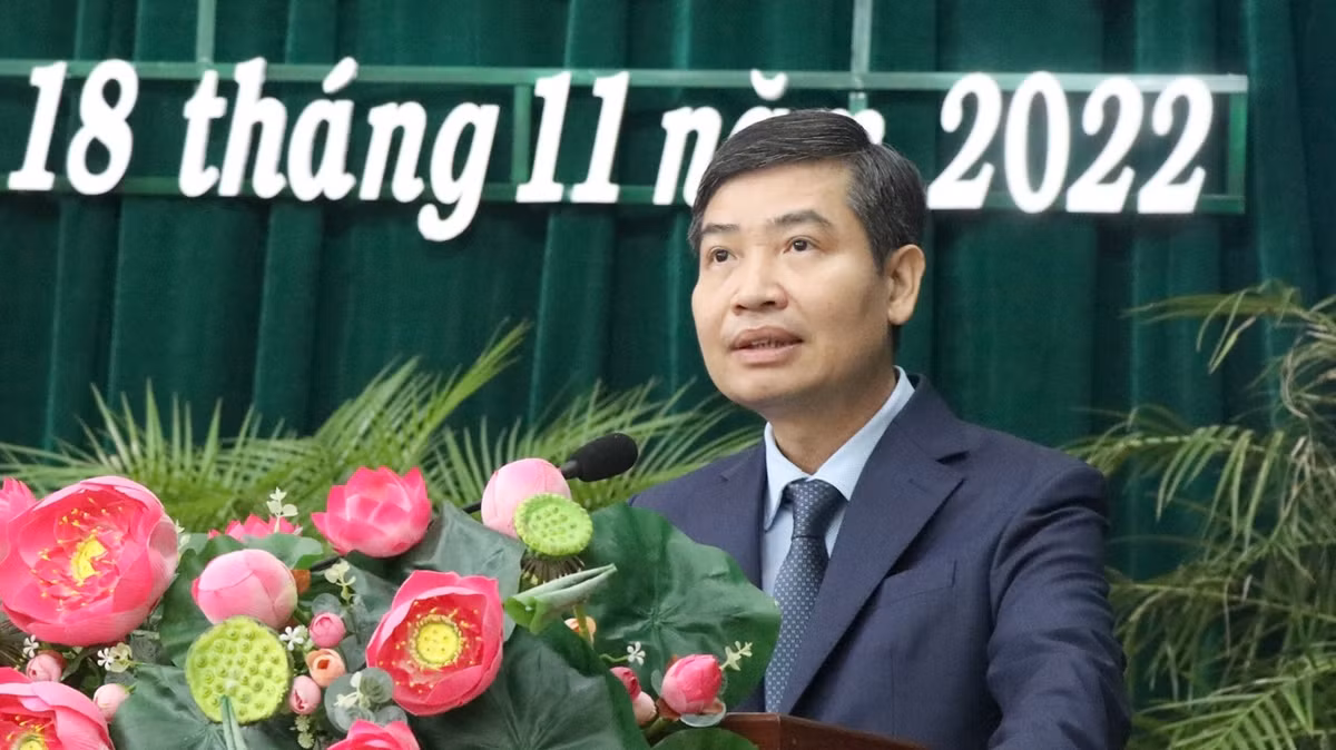  Chủ tịch UBND tỉnh Phú Yên Tạ Anh Tuấn: Ngày 18/11, tại Kỳ họp thứ 12, khóa VIII, HĐND tỉnh Phú Yên bầu ông Tạ Anh Tuấn - Phó Bí thư Tỉnh ủy, giữ chức Chủ tịch UBND tỉnh Phú Yên, nhiệm kỳ 2021-2026.