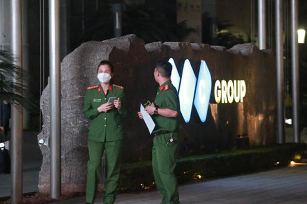 Ngày 25/8, cựu Chủ tịch Tập đoàn FLC Trịnh Văn Quyết cùng 2 em gái và một cựu lãnh đạo tập đoàn này bị Cơ quan Cảnh sát điều tra Bộ Công an khởi tố bổ sung về tội Lừa đảo chiếm đoạt tài sản, quy định tại Khoản 4 Điều 174 Bộ luật Hình sự.