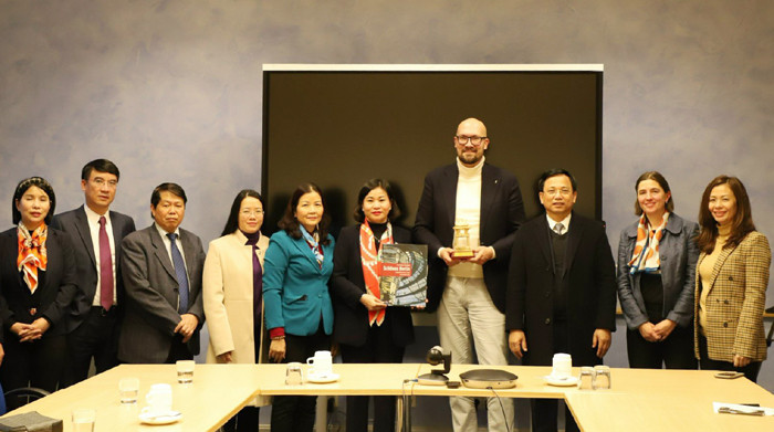 Hà Nội mong muốn thúc đẩy hợp tác kinh tế, đầu tư với Đức Ha Noi mong muon thuc day hop tac kinh te, dau tu voi Duc