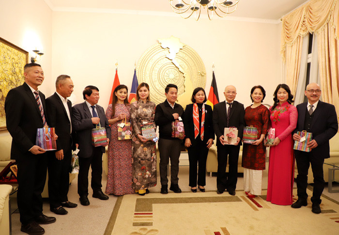 Hà Nội mong muốn thúc đẩy hợp tác kinh tế, đầu tư với Đức - Hình 4 Ha Noi mong muon thuc day hop tac kinh te, dau tu voi Duc-Hinh-4