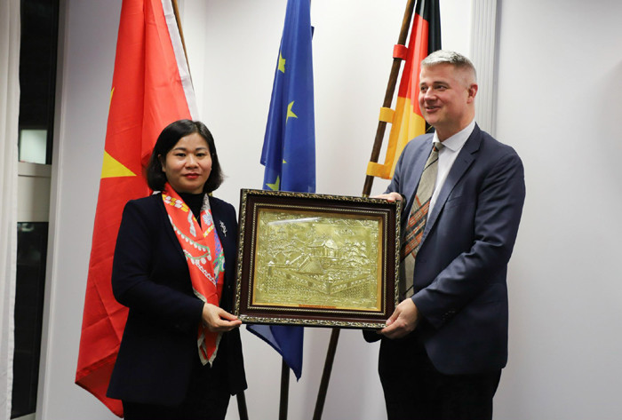 Hà Nội mong muốn thúc đẩy hợp tác kinh tế, đầu tư với Đức - Hình 3 Ha Noi mong muon thuc day hop tac kinh te, dau tu voi Duc-Hinh-3