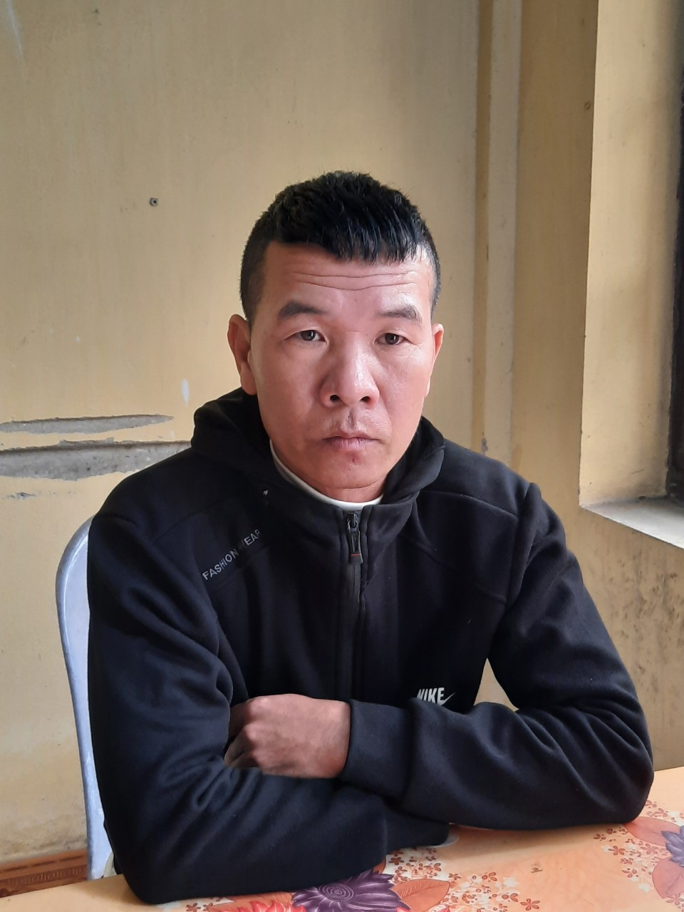  Tạm giữ đối tượng sản xuất pháo nổ trái phép: Ngày 16/12, Cơ quan Cảnh sát điều tra Công an thị xã Kinh Môn (Hải Dương) đã ra Quyết định tạm giữ đối với Trương Văn Lập, sinh năm 1981, trú tại thôn Ngoại, xã Minh Hòa, thị xã Kinh Môn để điều tra về hành vi sản xuất, buôn bán pháo nổ trái phép. 