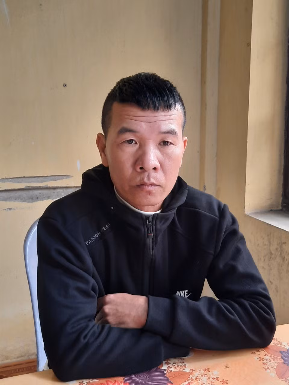  Tạm giữ đối tượng sản xuất pháo nổ trái phép: Ngày 16/12, Cơ quan Cảnh sát điều tra Công an thị xã Kinh Môn (Hải Dương) đã ra Quyết định tạm giữ đối với Trương Văn Lập, sinh năm 1981, trú tại thôn Ngoại, xã Minh Hòa, thị xã Kinh Môn để điều tra về hành vi sản xuất, buôn bán pháo nổ trái phép. 