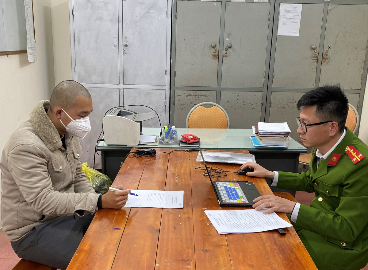  Khởi tố bị can vận chuyển thuê hơn 13kg pháo nổ: Ngày 19/12, Cơ quan Cảnh sát điều tra Công an thành phố Chí Linh, tỉnh Hải Dương đã ra Quyết định khởi tố bị can đối với Triệu Văn Nhật (sinh năm 2004, trú tại xã Lục Sơn, huyện Lục Nam, tỉnh Bắc Giang) về tội vận chuyển hàng cấm. 