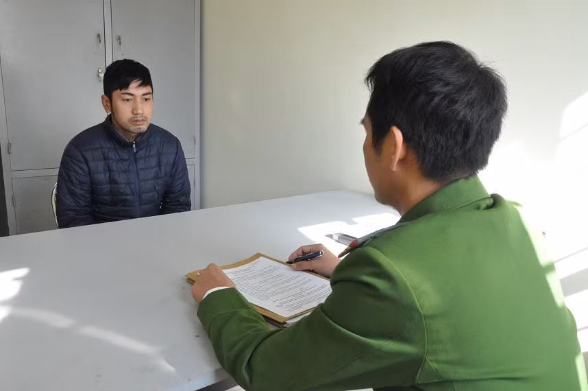  Bắt giữ 2 đối tượng tàng trữ pháo nổ trái phép: Ngày 16/12 và 14/12, Công an huyện Thanh Miện tỉnh Hải Dương phát hiện, bắt quả tang Đinh Tiến Mạnh (SN 1986, ở Nguyễn Văn Tố, phường Quang Trung, TP Hải Dương) và Vương Thiện Nhân (SN 1991, ở xã Vân Trình, huyện Thạch An, tỉnh Cao Bằng) về hành vi tàng trữ trái phép pháo nổ. 