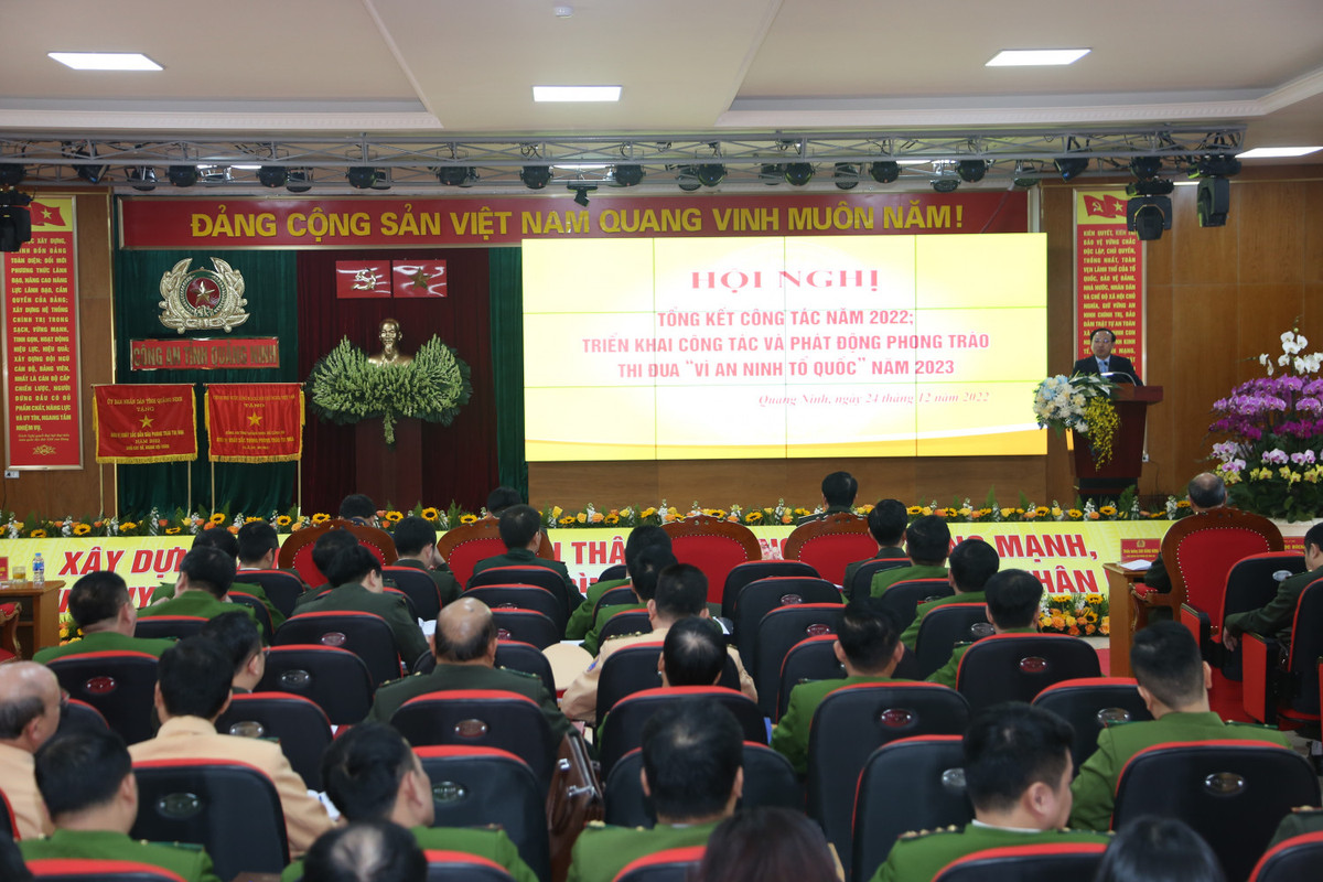 Năm 2022, Đảng ủy, Giám đốc Công an tỉnh Quảng Ninh đã cụ thể hóa khẩu hiệu hành động “Công an Quảng Ninh chủ động, nêu gương, kỷ cương, trách nhiệm, hiệu quả; vì hạnh phúc Nhân dân và sự phát triển của tỉnh Quảng Ninh” triển khai một cách chủ động, quyết liệt, sáng tạo “3 mục tiêu, 10 nhóm nhiệm vụ trọng tâm”. 