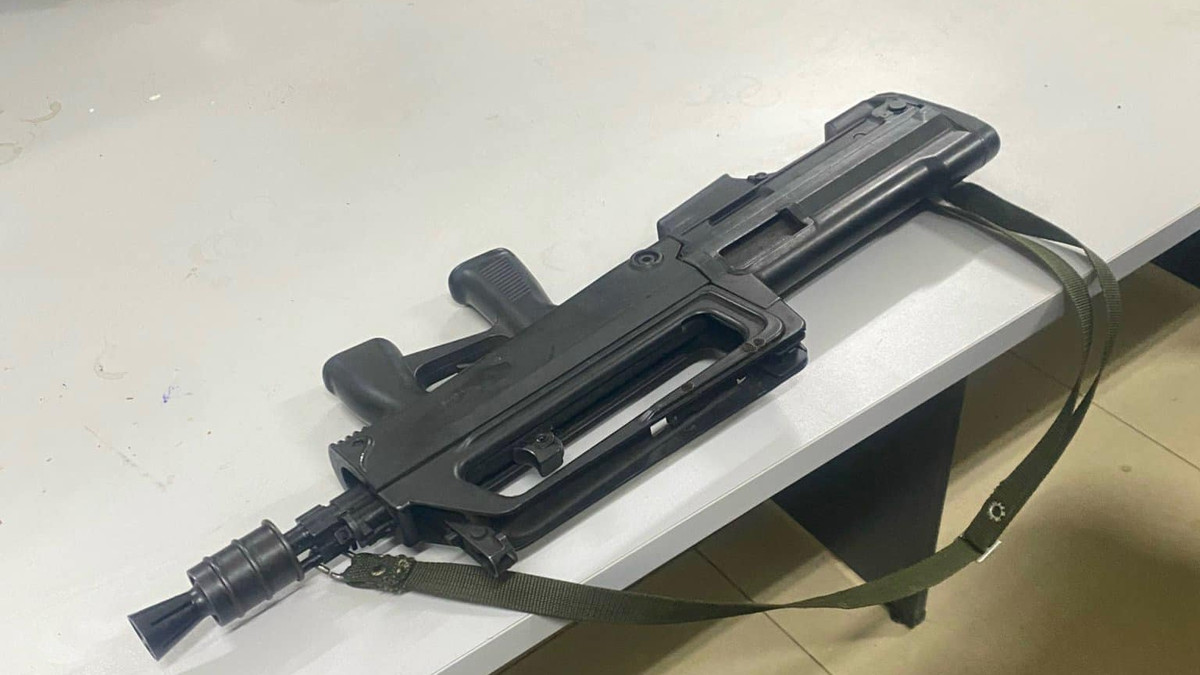 Theo Công an tỉnh Sơn La, Tráng A Lầu bị bắt giữ vào khoảng 1h sáng 18/12 tại bản Lũng Xá, xã Lóng Luông, huyện Vân Hồ, tỉnh Sơn La. Cảnh sát thu giữ 2 khẩu súng, 1 hộp tiếp đạn, 27 viên đạn, trong đó có 1 viên đạn đã lên nòng cùng một số vật chứng liên quan khác. 