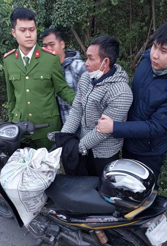 Hải Dương: Thản nhiên chở 32 kg thuốc nổ trên quốc lộ…đi bán Hai Duong: Than nhien cho 32 kg thuoc no tren quoc lo…di ban