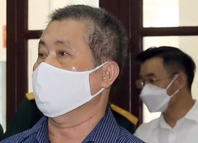 Nhận hối lộ 1,8 tỷ đồng từ Phan Thanh Hữu, cựu Thiếu tướng, cựu Tư lệnh Vùng Cảnh sát biển 3 Lê Xuân Thanh trình bày tại phiên sơ thẩm nói rằng: "Tôi vô cùng hối hận vì với cương vị tư lệnh vùng đã để xảy ra hành vi mà như bản luận tội nêu. Hôm nay, trước HĐXX, tôi xin lỗi Đảng, Nhà nước, xin lỗi Quân ủy Trung ương và Thủ trưởng Bộ Quốc phòng".