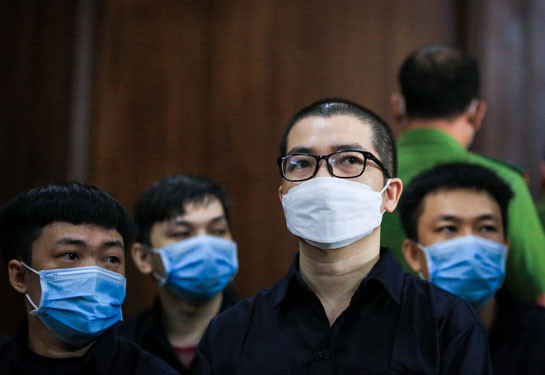 Xét xử vụ Alibaba: Hơn 4000 bị hại có cần thiết dự tòa? Xet xu vu Alibaba: Hon 4000 bi hai co can thiet du toa?