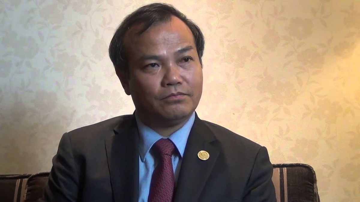 Năm 2001, ông Nam là Chuyên viên, Tổ trưởng Tổ Tin A, Văn phòng Bộ Ngoại giao, sau đó biệt phái công tác tại Văn phòng Trung ương Đảng, Thư ký Bí thư Trung ương Đảng. Năm 2003, biệt phái công tác tại Văn phòng Chính phủ (bổ nhiệm Phó Vụ trưởng từ tháng 7/2003), Thư ký Phó Thủ tướng Chính phủ. Năm 2006-2007, Phó Vụ trưởng, Phó Chánh Văn phòng Bộ Ngoại giao. 