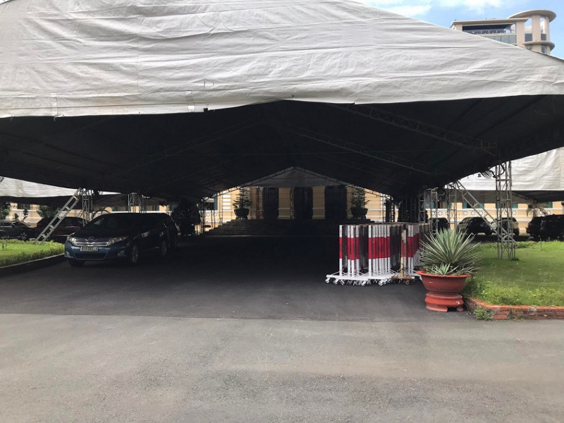 Do số lượng người tham gia phiên tòa rất lớn, để đảm bảo quyền lợi của các đương sự được tham gia và trình bày ý kiến tại phiên tòa, TAND TPHCM đề nghị các bị hại tới phiên tòa theo đúng lịch và thời gian mà toà án dự kiến.