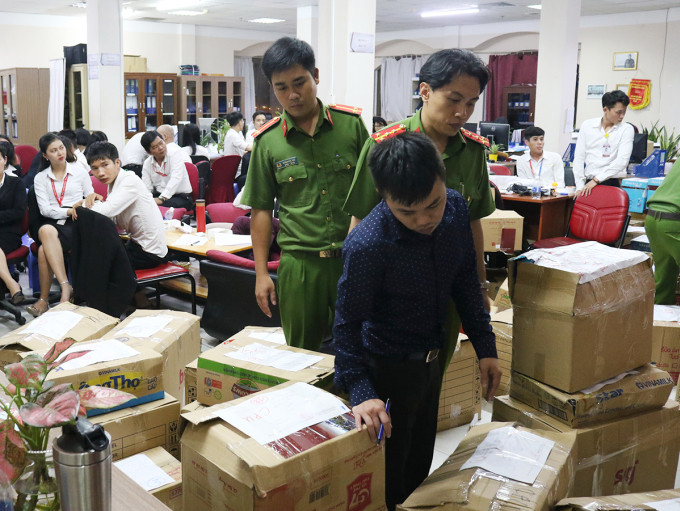 Từ ngày 19/12 đến 21/12/2022 xét hỏi với 2.001 bị hại tại 13 dự án: Alibaba Thắng Hải Newtimes City (508 người); Alibaba Tân Thành; Tân Thành 1 (17 người); Alibaba Bình Châu (5 người); Alibaba Hoàng Gia Residence (137 người); Alibaba LThành+ LTĐ Nai+ LThành (17 người); Alibaba Diamond City (80 người); Alibaba Golden City (28 người); Alibaba Luxury City (31 người); Alibaba City Land (2 người); Alibaba New Land (15 người); Alibaba Tân Thành 2 + Tân Thành 2 (37 người); Alibaba Tóc Tiên Residence (13 người); Alibaba Tân Thành Center City 1 (117 người); Alibaba Ali Mega Xuân Lộc (979 người).