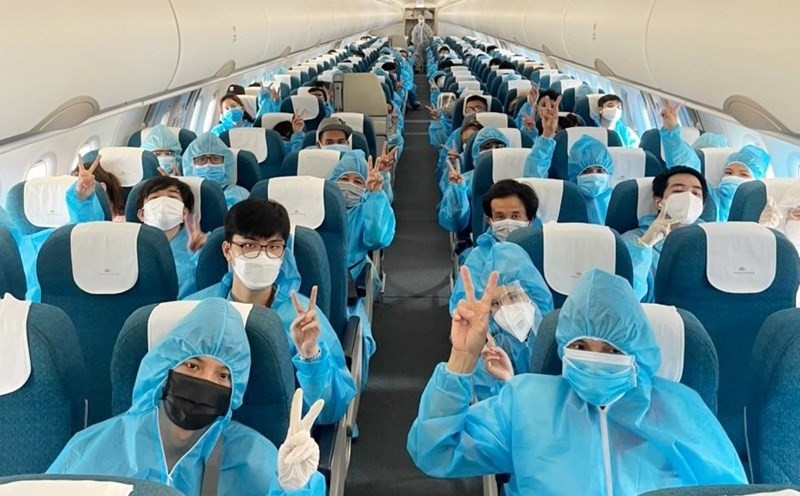 Tại cuộc họp báo cuối tháng 6/2022, lãnh đạo Cơ quan an ninh điều tra cho biết kết quả điều tra bước đầu đã chứng minh các bị can nhận hàng chục tỷ đồng và hàng trăm ngàn USD. Trước đó, người phát ngôn Bộ Công an cũng cho biết có gần 2.000 "chuyến bay giải cứu" người Việt từ nước ngoài về trong các đợt COVID-19 vừa qua, có chuyến bay sau khi trừ chi phí, lợi nhuận vài tỷ đồng. 