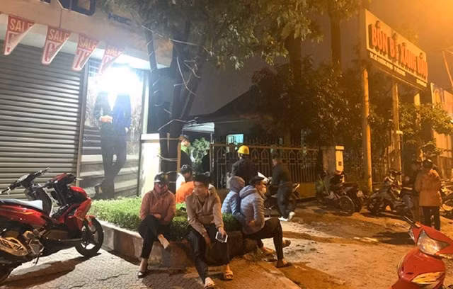 Toan canh vu no tec xang o Cty Quang Loi khien 2 nguoi thuong vong