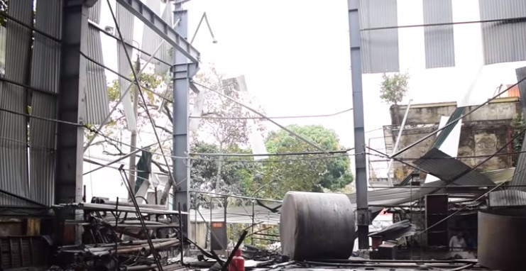 Toan canh vu no tec xang o Cty Quang Loi khien 2 nguoi thuong vong-Hinh-2