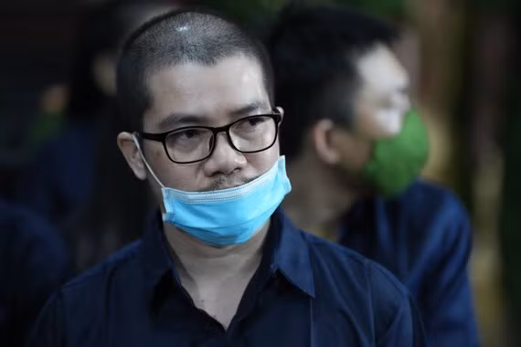 Bị cáo Nguyễn Thái Luyện khai về số vàng trong két Bi cao Nguyen Thai Luyen khai ve so vang trong ket