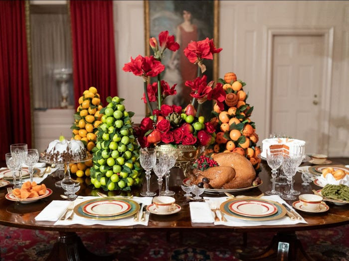Một bữa tiệc tượng trưng được bày biện trong Nhà Trắng.