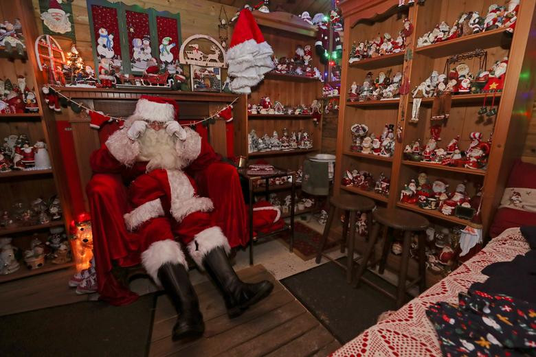 An tuong ong gia Noel khap the gioi ban ron dip le Giang sinh-Hinh-8