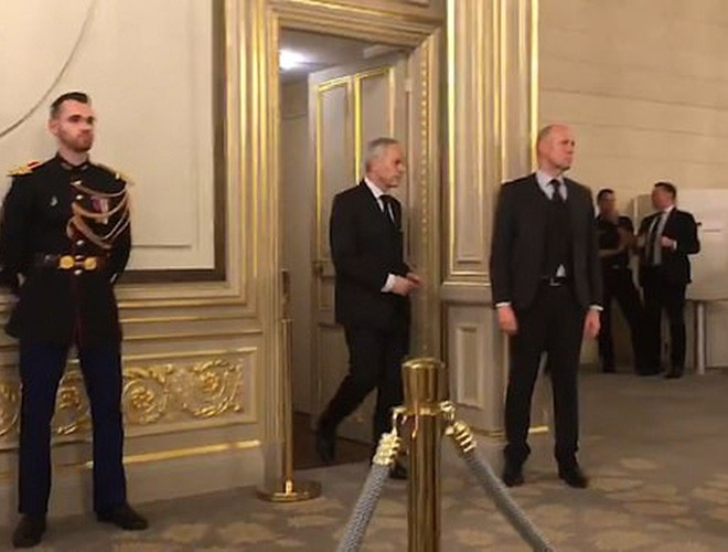 Hinh anh Tong thong Nga Putin o Paris gay ngac nhien-Hinh-3