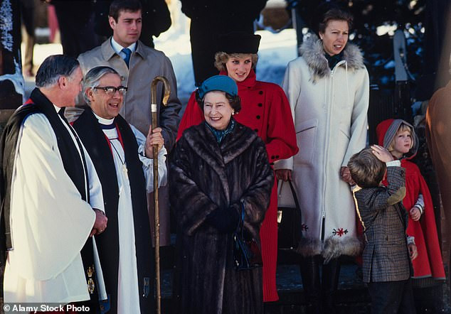 Các thành viên trong gia đình Hoàng gia Anh vừa tham dự buổi lễ tại nhà thờ St Mary Magdalene trong dịp Noel năm 1985.