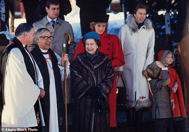 Các thành viên trong gia đình Hoàng gia Anh vừa tham dự buổi lễ tại nhà thờ St Mary Magdalene trong dịp Noel năm 1985.