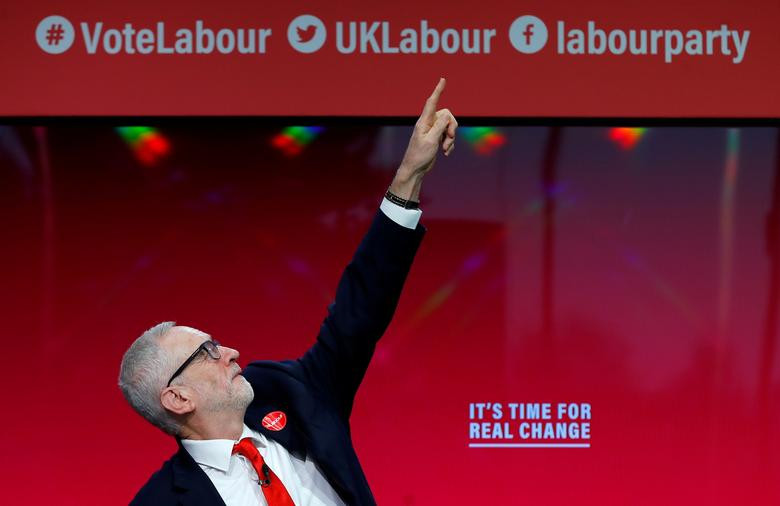 Lãnh đạo Công đảng Anh Jeremy Corbyn vận động tranh cử tại Birmingham, Anh, ngày 21/11. Ảnh: Reuters.