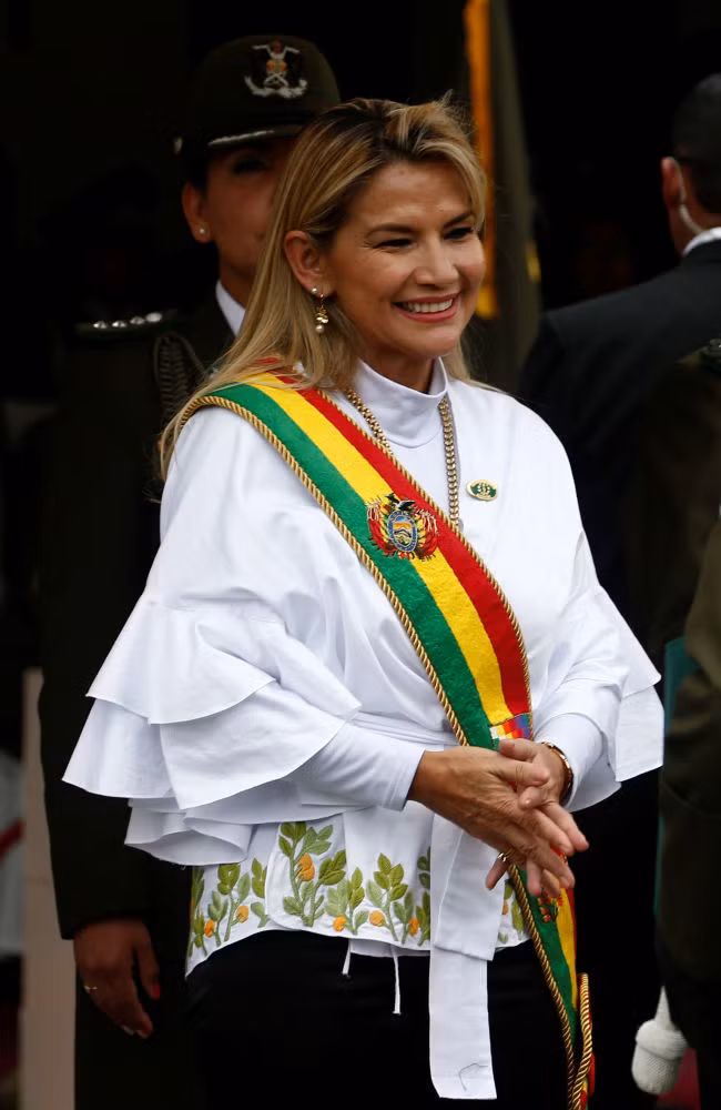 Tổng thống lâm thời Bolivia Jeanine Anez, 52 tuổi, tham dự một buổi lễ của Học viện Cảnh sát Quốc gia tại La Paz, Bolivia, ngày 26/11/2019.