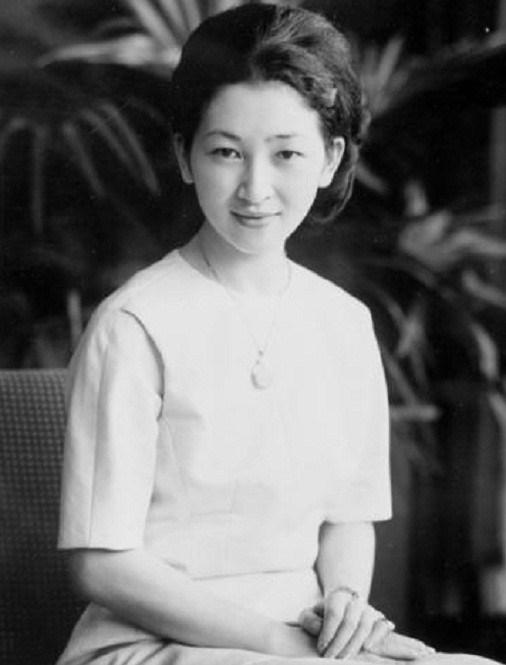 Hoàng thái hậu Michiko sinh ngày 20/10/1934 tại thủ đô Tokyo trong một gia đình trí thức và giàu có. Bà là con gái cả của doanh nhân Hidesabuto và Fumiko Shoda. Ảnh: MM.