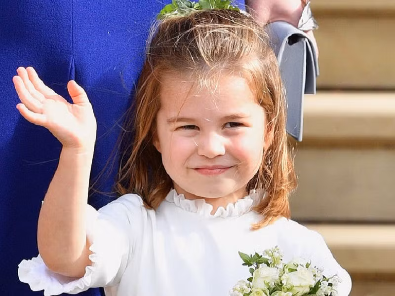 Mỗi lần xuất hiện trước công chúng, tiểu Công chúa Charlotte luôn có những biểu cảm đáng yêu "hết nấc", thu hút sự chú ý của mọi người. (Nguồn ảnh: Insider)