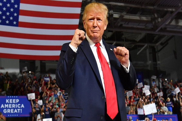 Trong năm 2019, ông Trump còn nhận được những tin vui kinh tế như thị trường lao động tháng 11 đón thêm 266.000 việc làm mới và tỷ lệ thất nghiệp giảm xuống 3,5%, mức thấp nhất từ năm 1969.