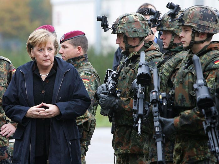 Do vậy, bà Merkel không bao giờ vội vã đưa ra quyết định. "Tôi nghĩ, tôi là người dũng cảm vào thời điểm quyết định. Nhưng tôi cần nhiều thời gian để đưa ra quyết định đó, cố gắng cân nhắc càng nhiều càng tốt", bà nói hồi năm 2007.