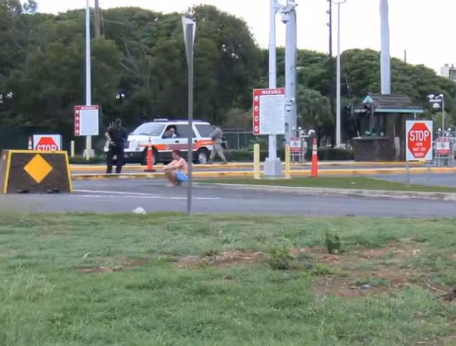 Toan canh xa sung kinh hoang tai can cu quan su My o Tran Chau Cang-Hinh-6