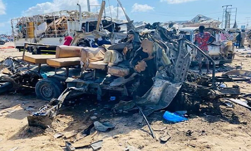 Danh bom xe kinh hoang tai Somalia, it nhat 50 nguoi thiet mang